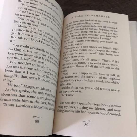 A Walk to Remember by: Nicholas Sparks hardback book - Picture 5 of 7